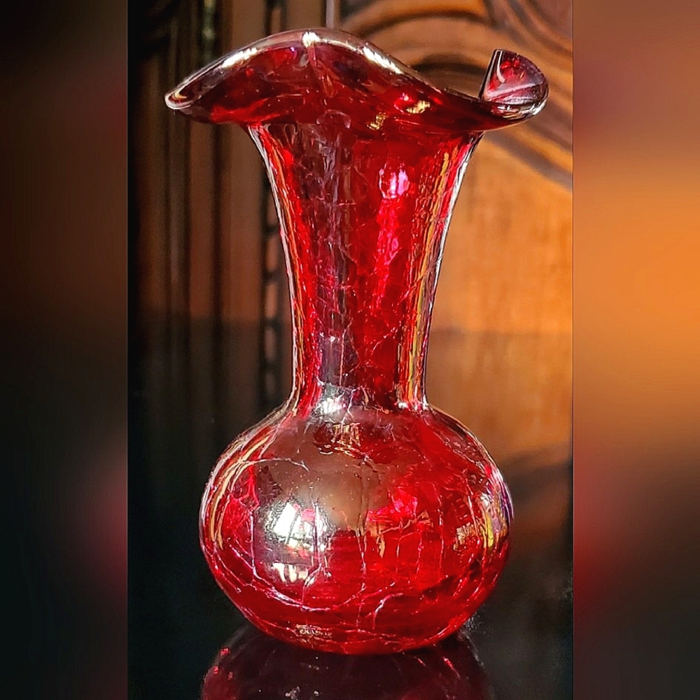 Vntg 🔥 Crackle Amberina 🔥  Handcrafted 4 3/4" Tall Vase